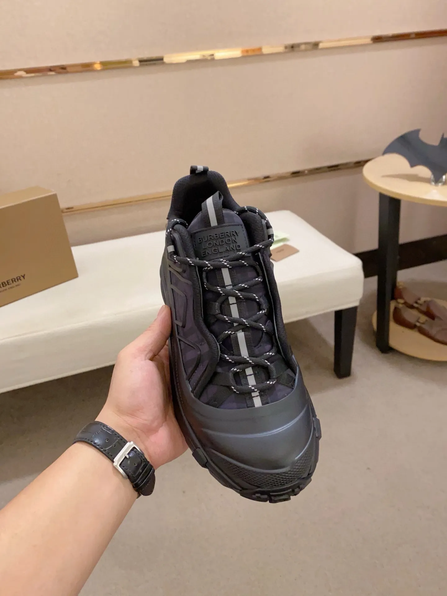 Men's shoes 💰: 680💰🇮🇹🇮🇹BURBERRY top purchasing agents are available simultaneously at the counter. 🔍🔍Synchronized sales. Positive code number: 38-46. Italian imported cowhide, fully imported sheepskin lining, sole: original sole provided by the original factory, exclusive movable molded sole, super comfortable, original factory follow-up goods, 🔍🔍high quality, you can enter and exit the counter at will, welcome to compare